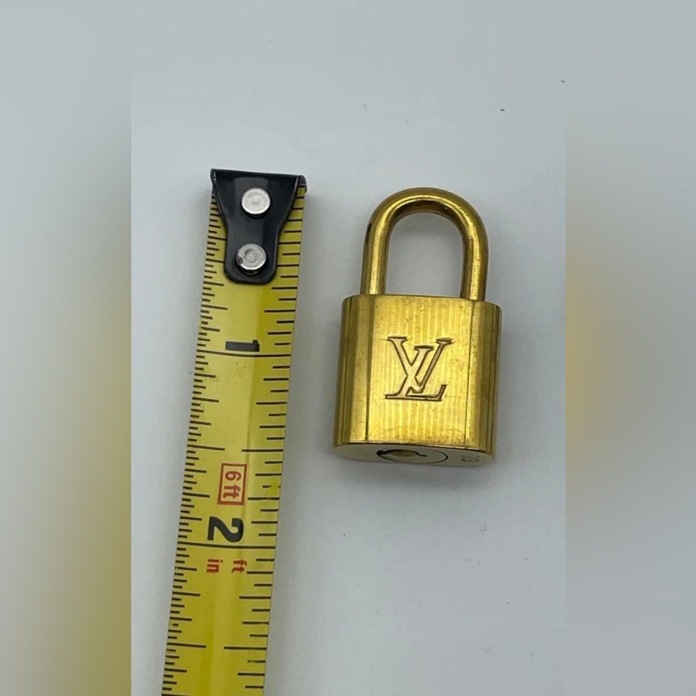 💫Louis💫Vuitton💫Lock💫Key💫 - Picture 3 of 3